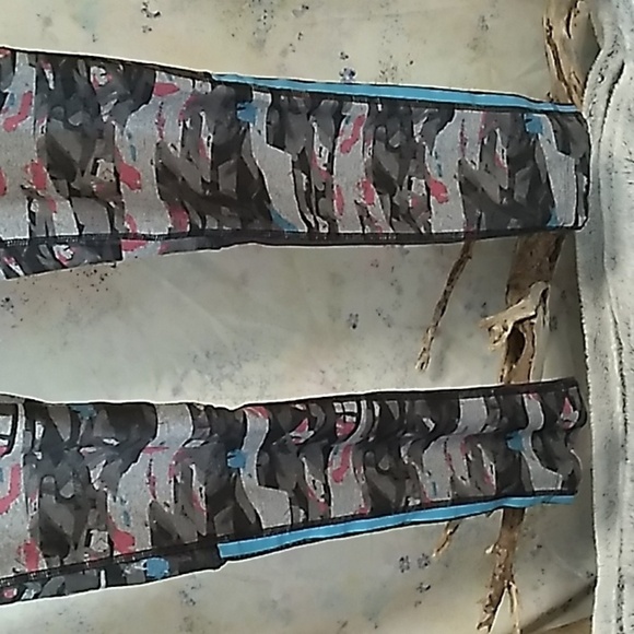 MPG Women's Abstract Print/ Mesh Calf Full Length Athletic Leggings Size Large - Picture 3 of 14